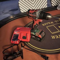 Milwaukee Drill Vaterrie And Charger