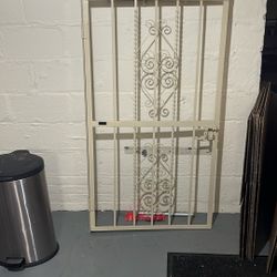 Window Gate 