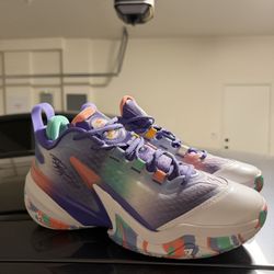 AG 5 "Five Elements" Basketball Shoes Size 7/11