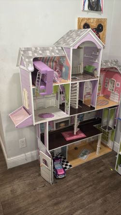Barbie house and toys 20