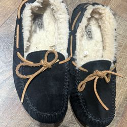 UGG Moccasins Slippers Size 7 Woman's