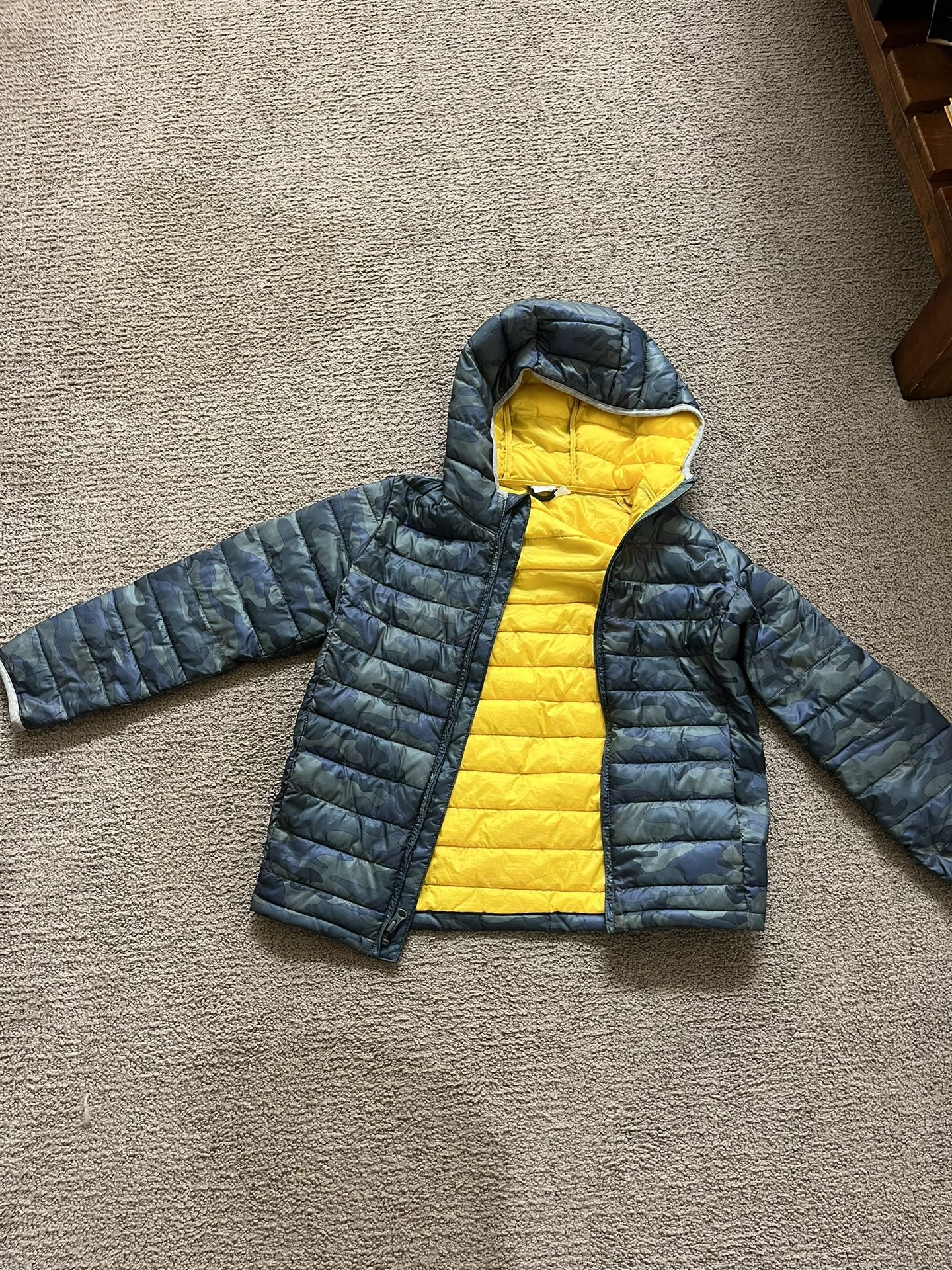 Gap kids size medium, lightweight jacket, camo