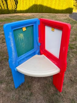 Step2 Art Easel - 2 Chalkboards & 2 Whiteboards