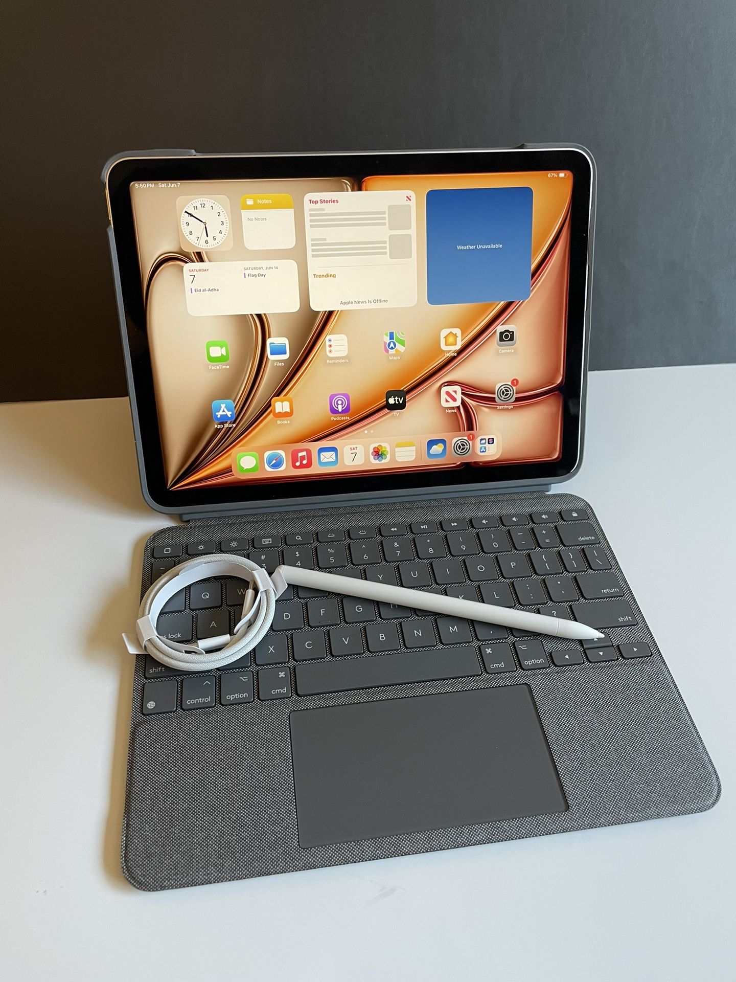 Apple IPad Air 11” ( M2 chip / 2024 Model) 512GB / 1TB with pen, Logitech keyboard & Accessories