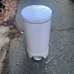 Diaper genie 