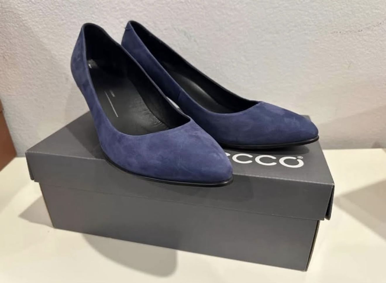 ECCO Blue Suede Women Heels 9-9.5