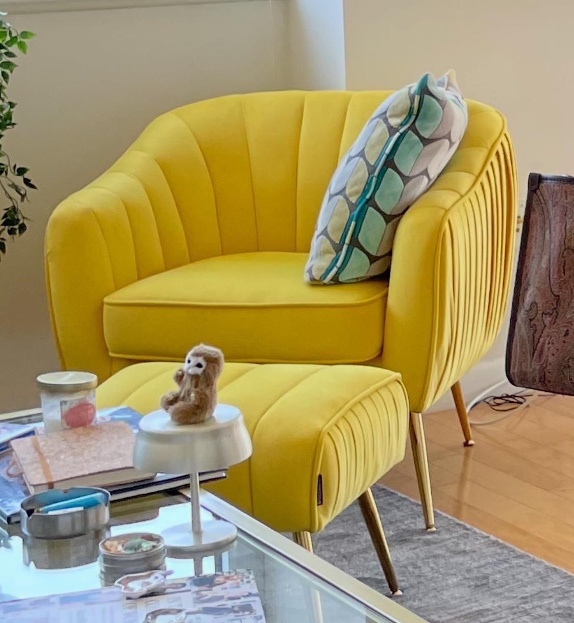 Velvet yellow armchair with ottoman