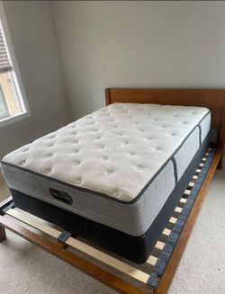 Like New Queen Size beautyrest luxury mattress