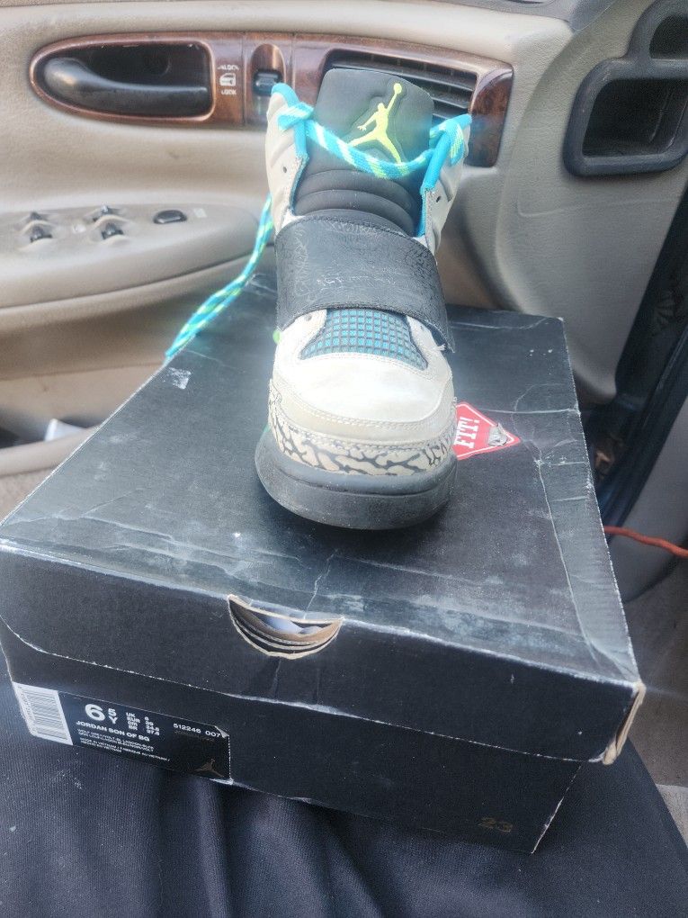 Barely worn youth shoes 2, Adult 1