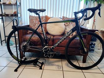 Cannondale synapse gravel roadbike size 58cm shimano sora 18 speeds like new..
