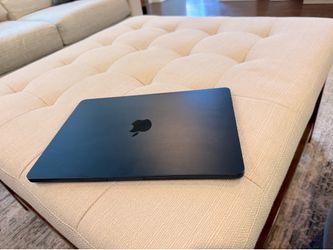 Apple MacBook Air M3 (2024) 13” | 16GB RAM | 512 GB SSD | Midnight | Like New