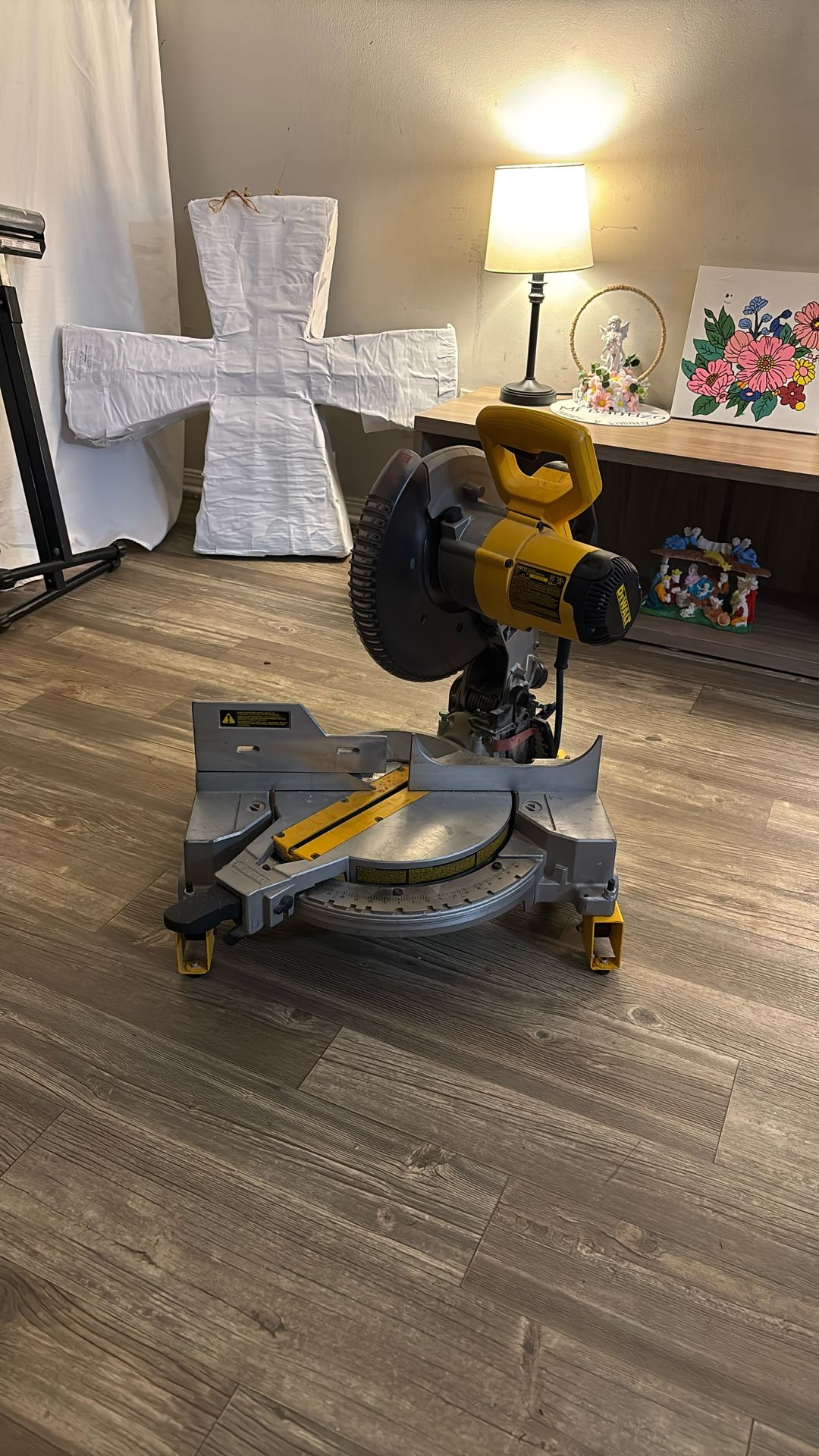 Dewalt 15 Amp Single Bevel Miter Saw