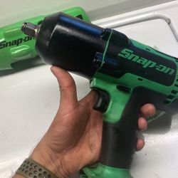 Snap-on  18 Volts  Li-lion 1/2 In
