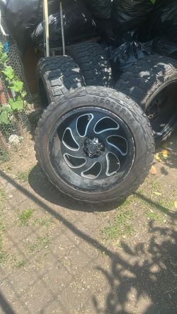 35x12.50r22