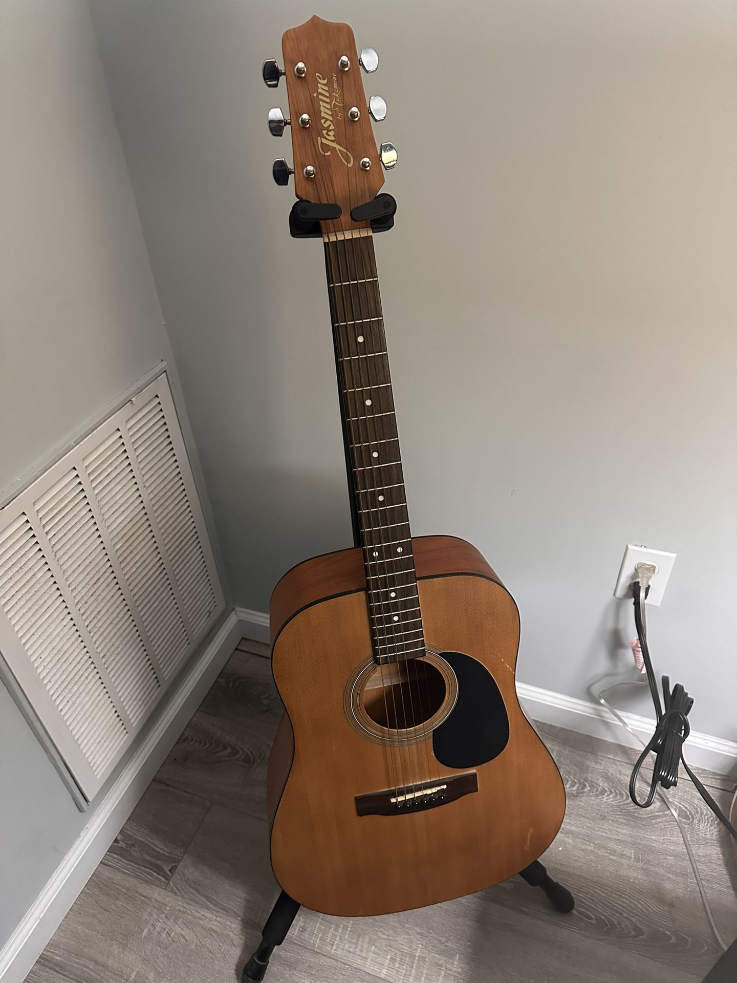Jasmine S35 Guitar with Stand, Case, and Tuner