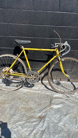 Schwinn Varsity Vintage Road Bike Yellow