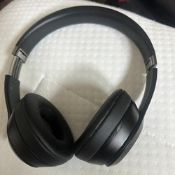 Beat Solo 4’s Beats Solo 4 On-Ear Wireless Headphones Excellent Condition 