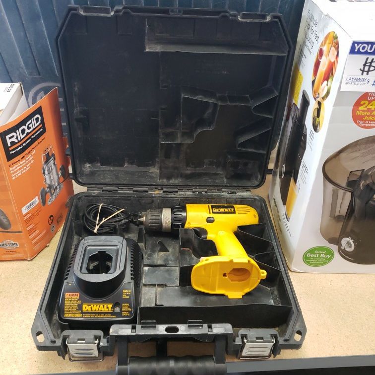 Drill Dewalt DW928 NO BATTERY for Sale in Miami FL OfferUp