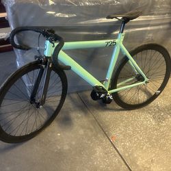 Leader 725 Road Bike 