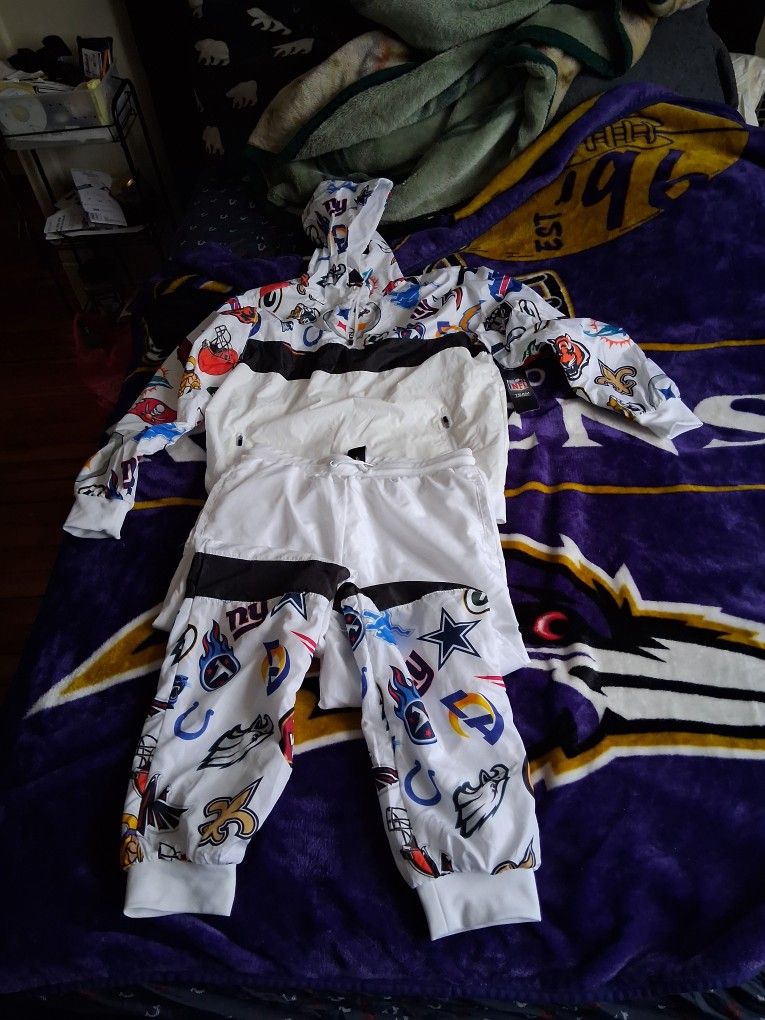 NFL Teams Track Suit Size Is 18-20 Xl