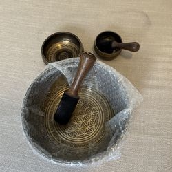 Tibetan Resonant Singing Bowls/ sound therapy instrument