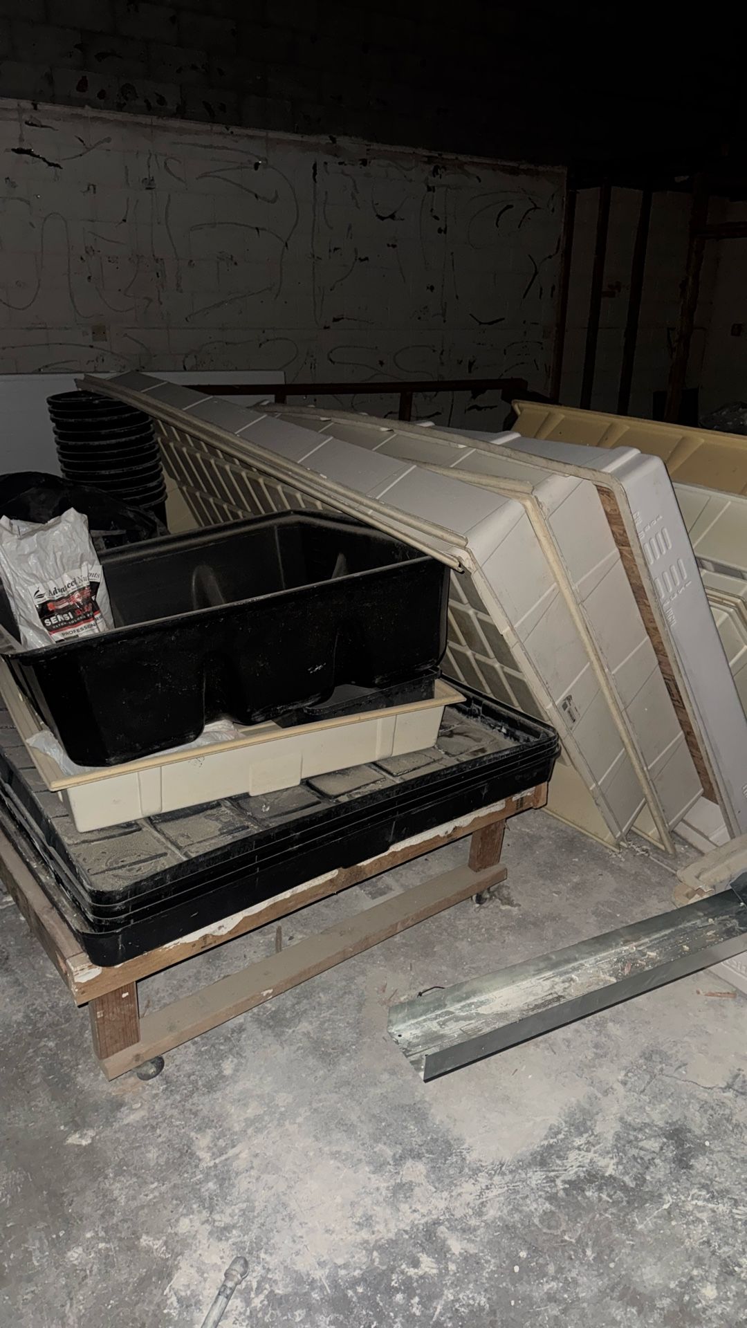 Botanicare Trays And Reservoirs Hydroponics