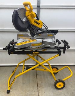 DeWalt (DWS779) 15 Amp Miter Saw W/Rolling Miter Stand ( DWX726)