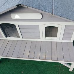 Pets House, Cat House Good Condition.  Small Dogs Or Cat Size.