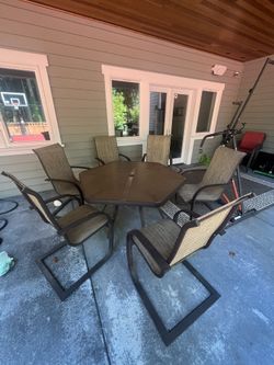 Outdoor Table And 6 Chairs