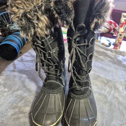 Western Chief Women's Snow Boot Size 8