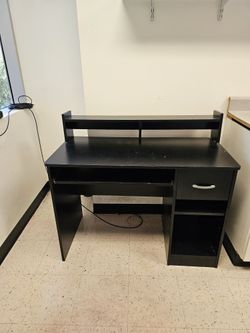 Black Desk