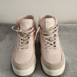 Reebok Club C Geo Mid Sneakers Size: 10 Color : Pink/ Cream