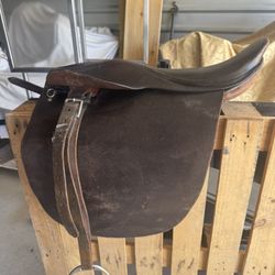 Settle leather saddle