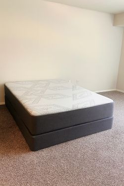 Queen Mattress Come And Box  Spring  - Free Delivery 🚚 To Reasonable Distance 