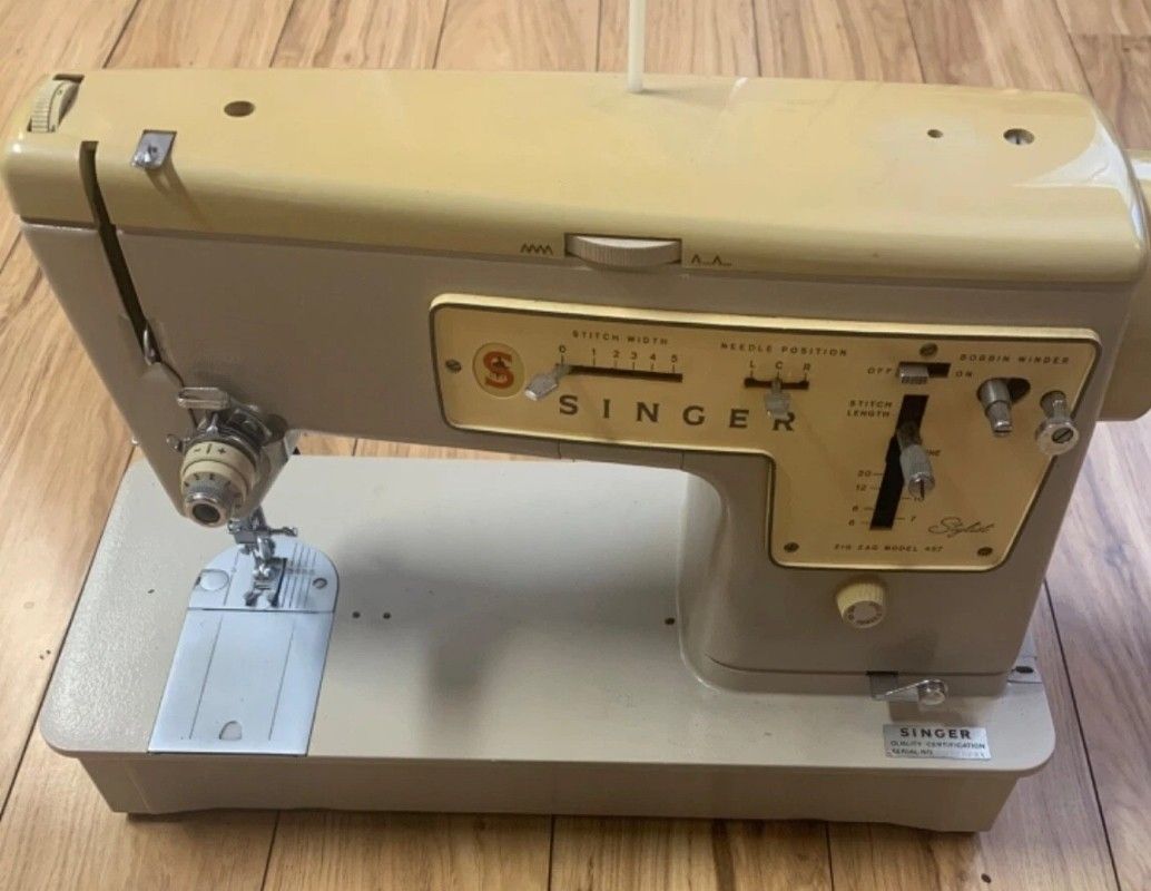 Vintage Singer Zig-zag Sewing Machine Model Number 457