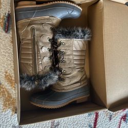 Khombu Snow Boots - Size 6 