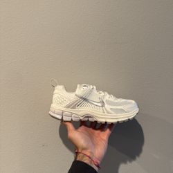 Nike Vomero 5 (GS) Size 6Y / Women’s 7.5 - NEW