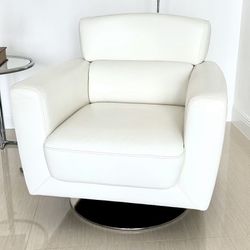 Stunning Leather Swivel Chair 