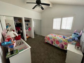 Twin bed with mattress, box sprint and rails