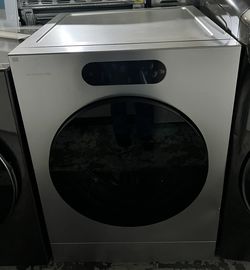 LG - SIGNATURE 5.8 Cu. Ft. High-Efficiency & 1.0 cu. ft. 29 Inch SideKick Pedestal mini-Washer.