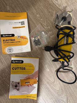 Carpet and fabric cutter