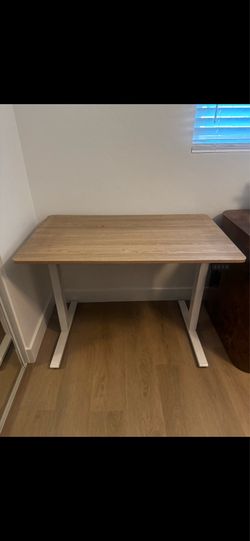 Adjustable Sit/Stand Desk - Electric powered