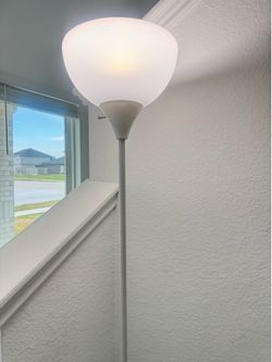 White Flour Lamp Lámpara Blanca de Pie