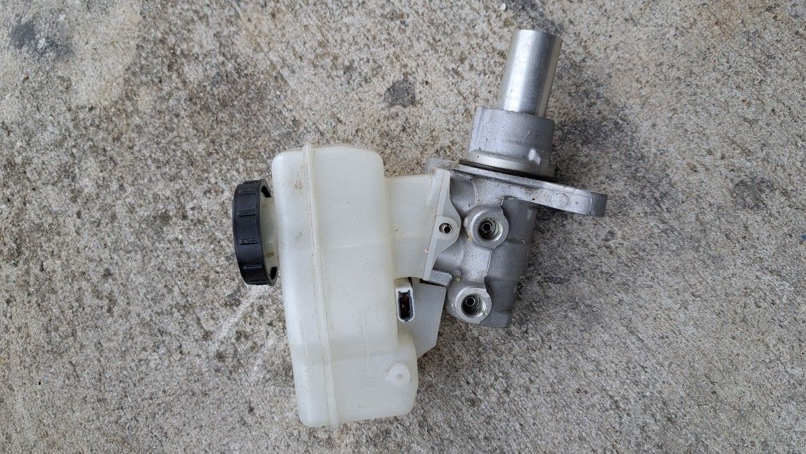 Q50 Brake Booster Fluid Reservoir