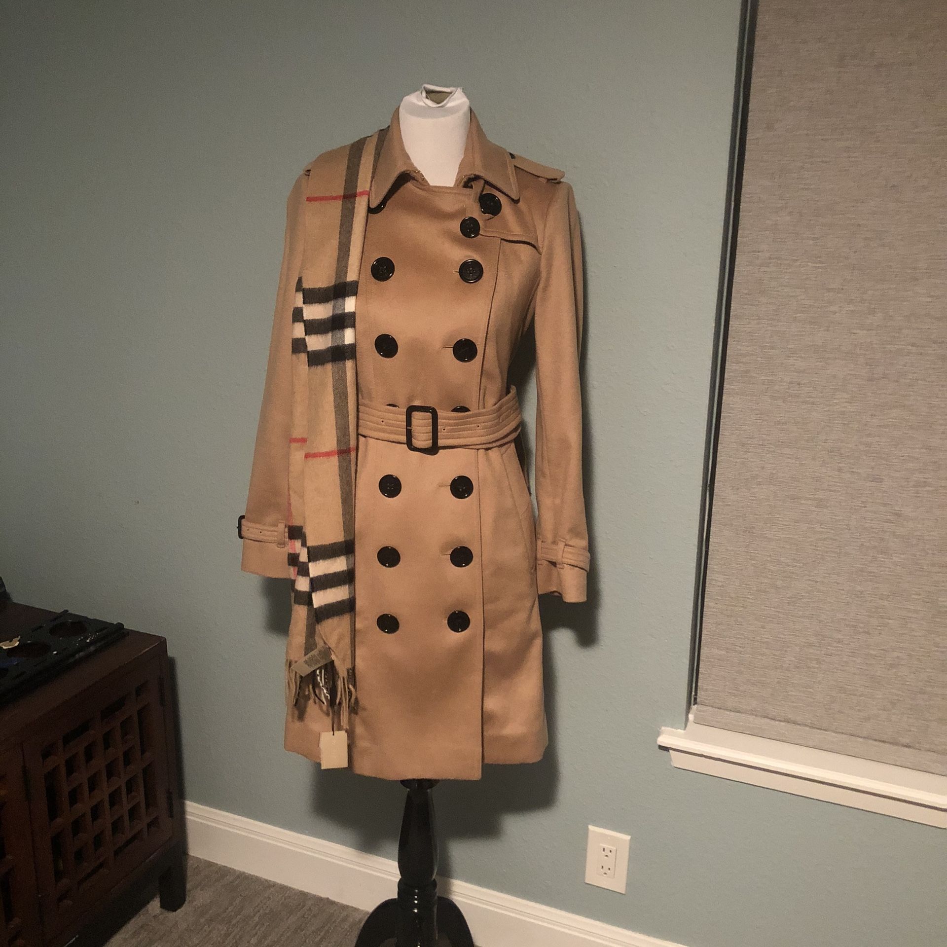 Burberry Cashmere Trench Coat Sandringham - Includes Burberry Cashmere Scarf - Mid Length size 8 USA