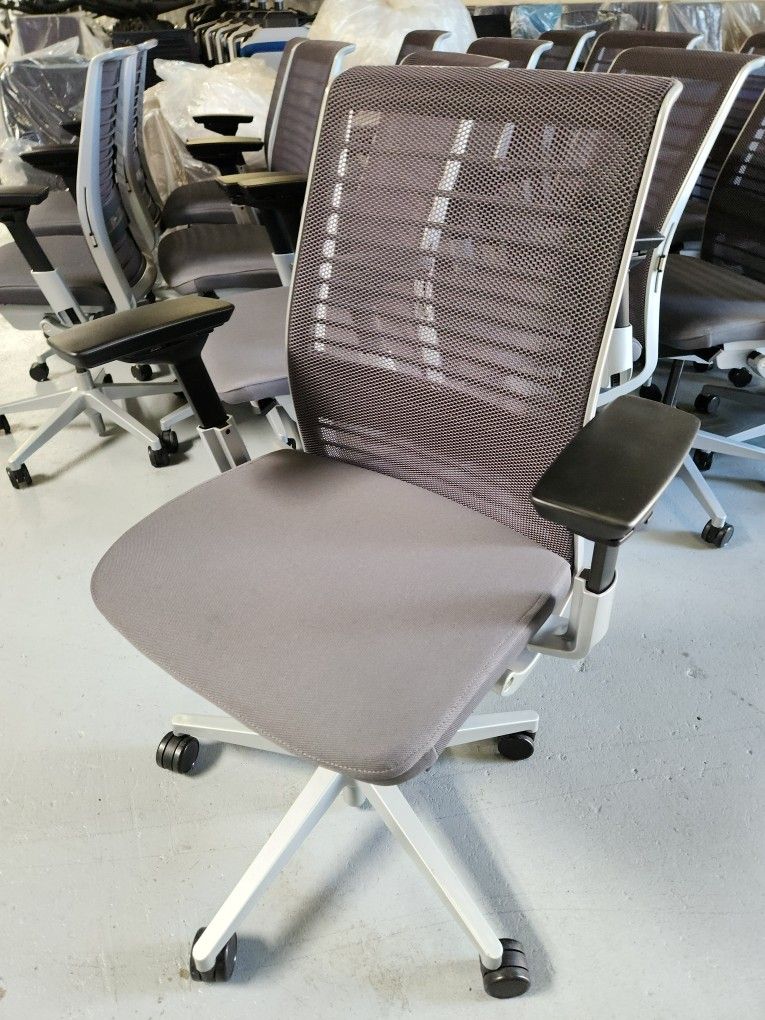 🔥LIKE NEW!🔥STEELCASE THINK V2 CHAIRS FULLY ADJUSTABLE ARMS & LUMBAR SUPPORT SEAT DEPTH REAR TILT LOCK ADJUSTMENTS 🔥200 AVAILABLE! 🔥