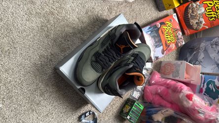 Undefeated Jordan 4 Size 8.5