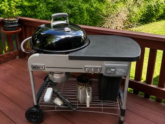 Weber Performer Charcoal Grill – Excellent Condition – Moving Sale