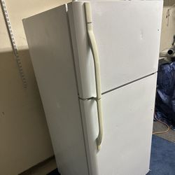 Fridge (works Good)