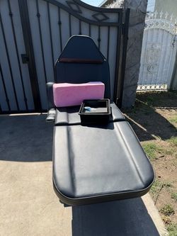 Eyelash chair